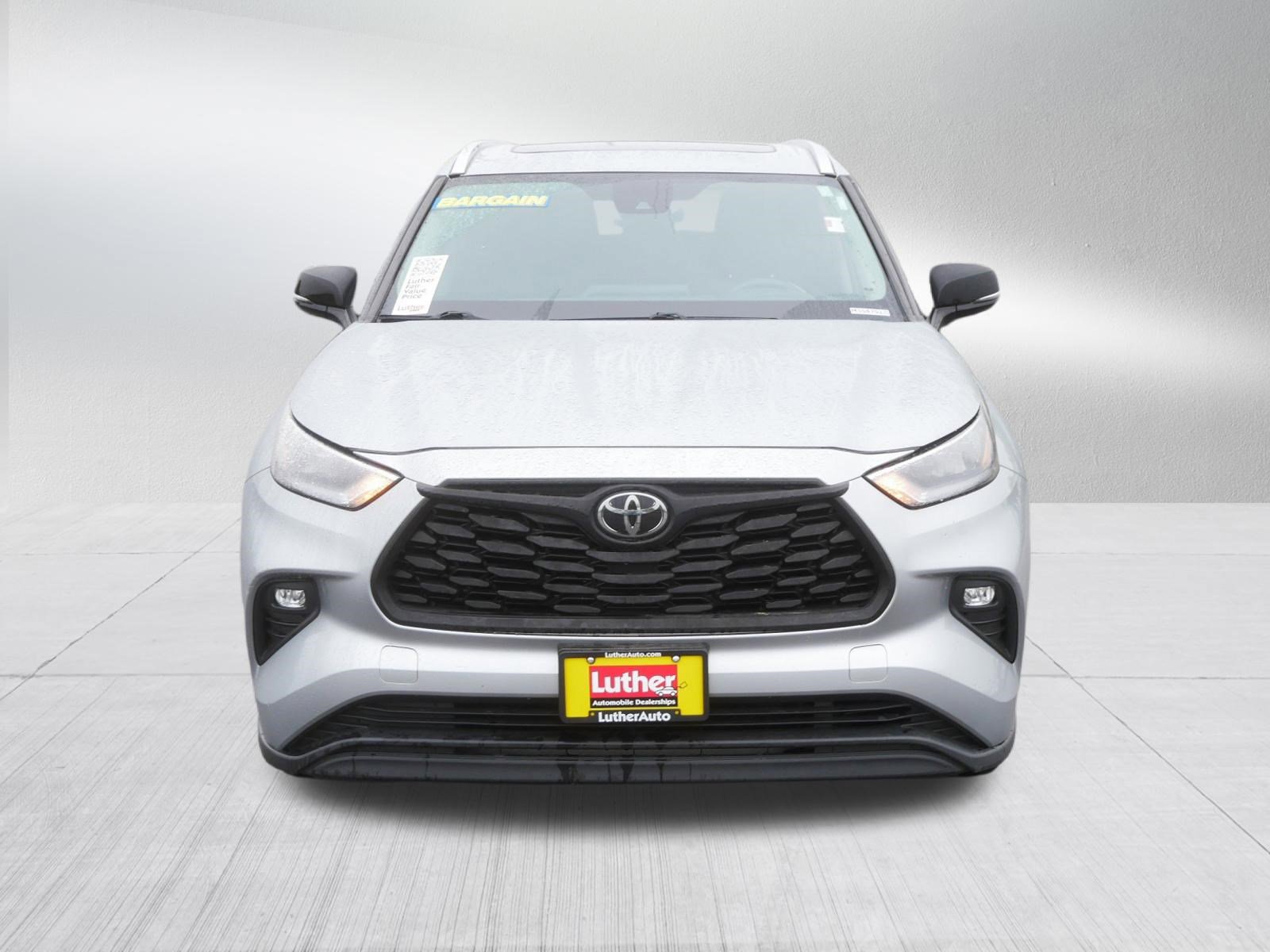 Used 2020 Toyota Highlander XLE AWD/4WD image 2