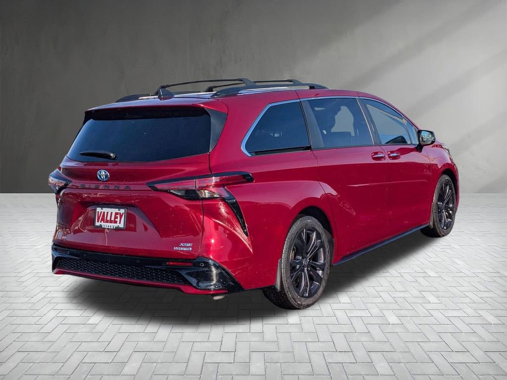 Used 2022 Toyota Sienna XSE image 10