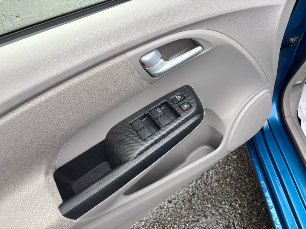 Used 2014 Honda Insight LX image 17