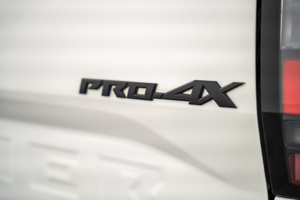 Used 2023 Nissan Frontier PRO-4X w/ Pro Convenience Package AWD/4WD image 10