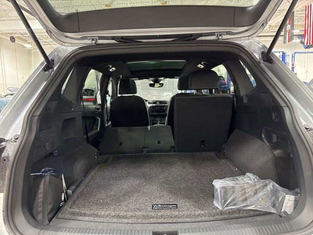 Certified 2023 Volkswagen Tiguan SE R-Line AWD/4WD image 16