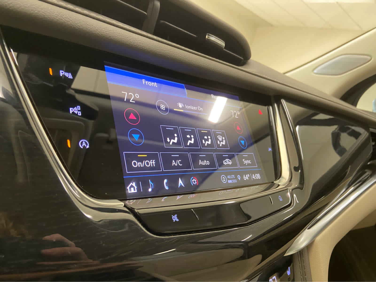 Used 2024 Cadillac XT6 Premium Luxury w/ Technology Package FWD image 36