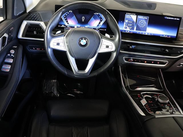 Used 2025 BMW X7 xDrive40i AWD/4WD image 3