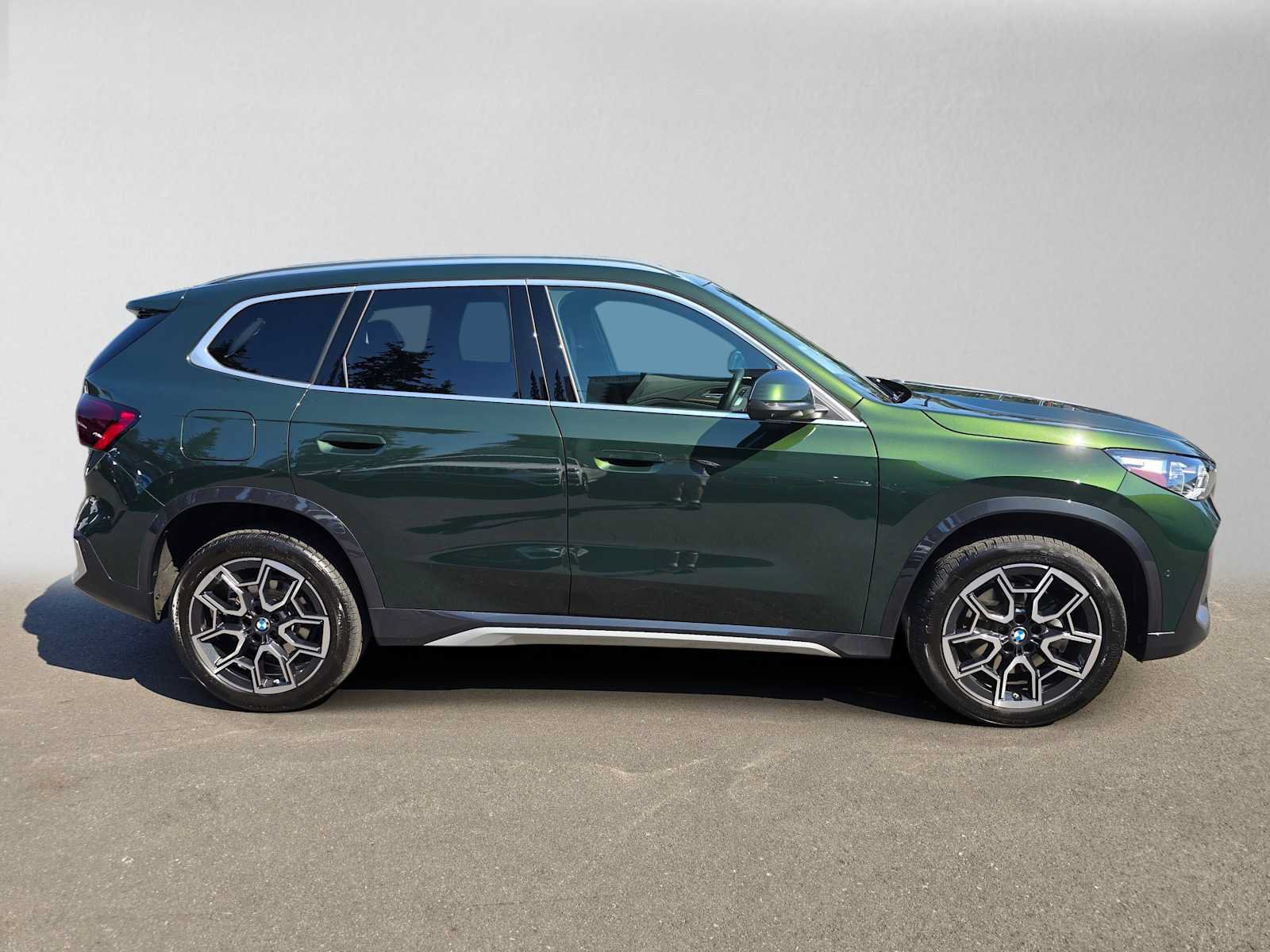 Used 2025 BMW X1 xDrive28i w/ Premium Package AWD/4WD image 2