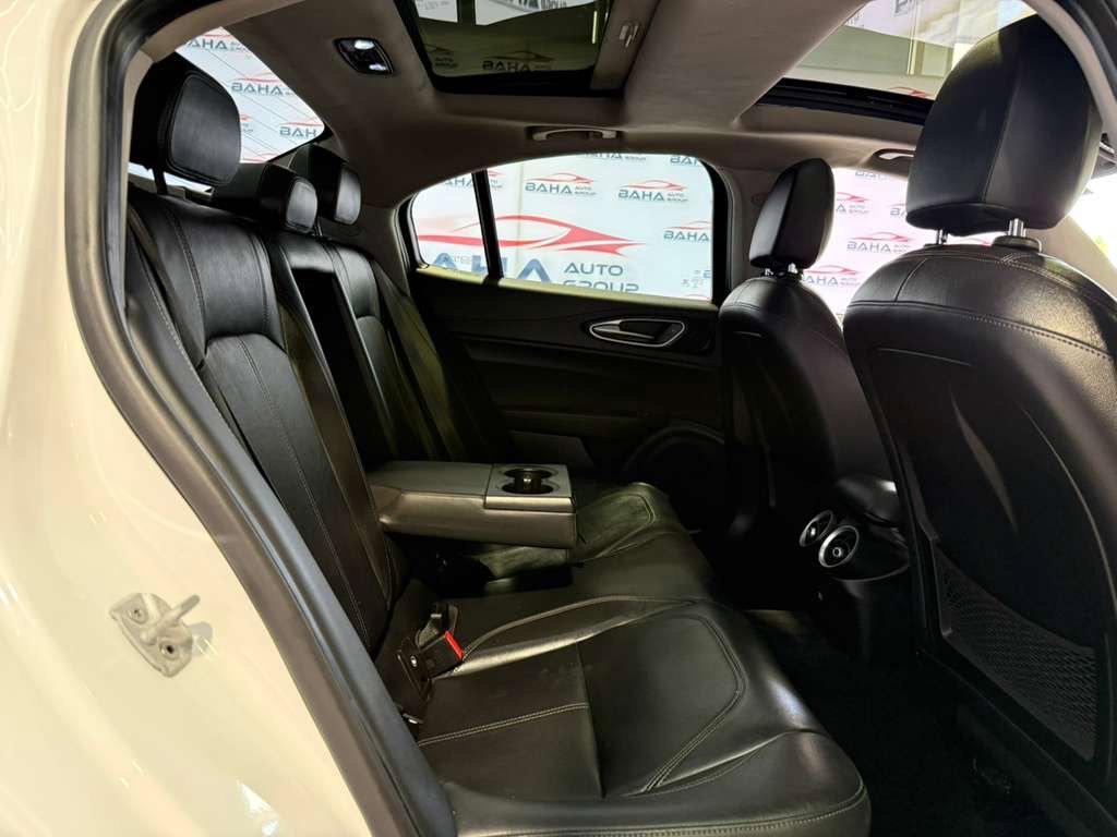 Used 2017 Alfa Romeo Giulia RWD image 49