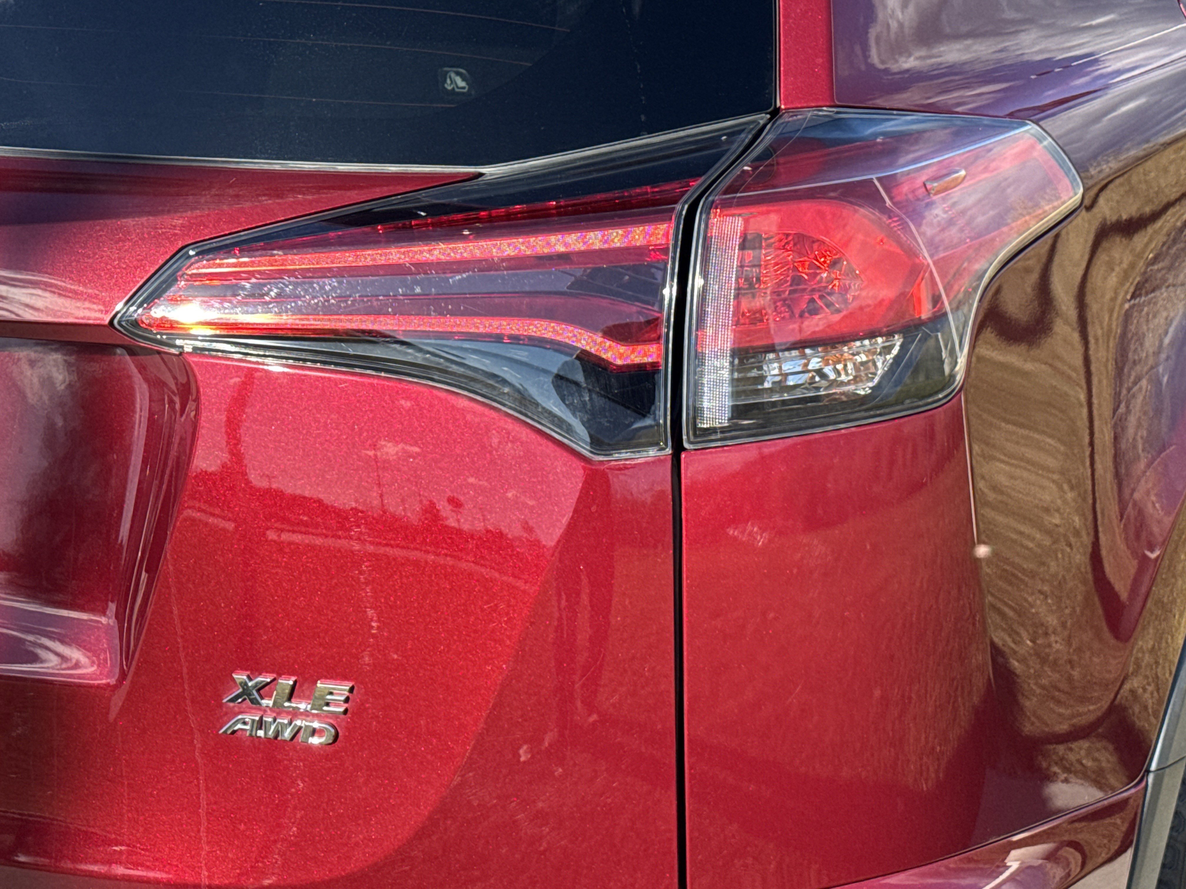 Used 2018 Toyota RAV4 XLE image 11