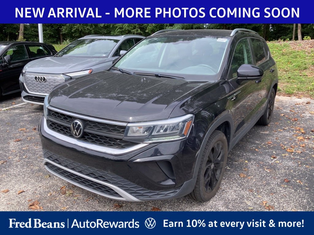 Used 2023 Volkswagen Taos SE w/ Black Wheel Package AWD/4WD image 3