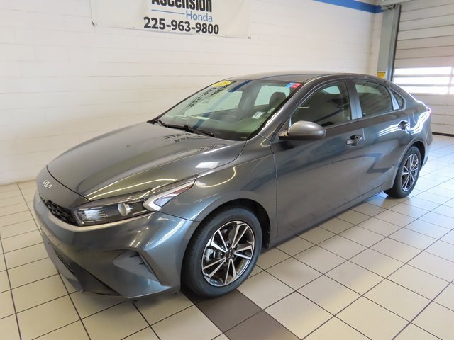 Used 2023 Kia Forte LXS image 2