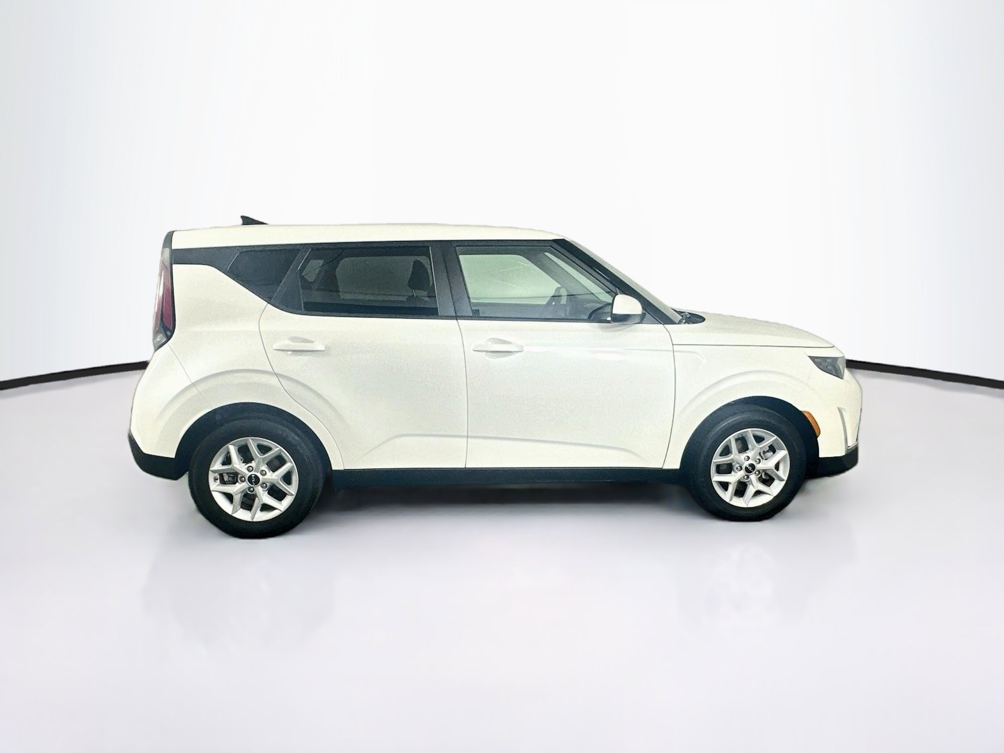 Used 2025 Kia Soul LX w/ LX Technology Package FWD image 10