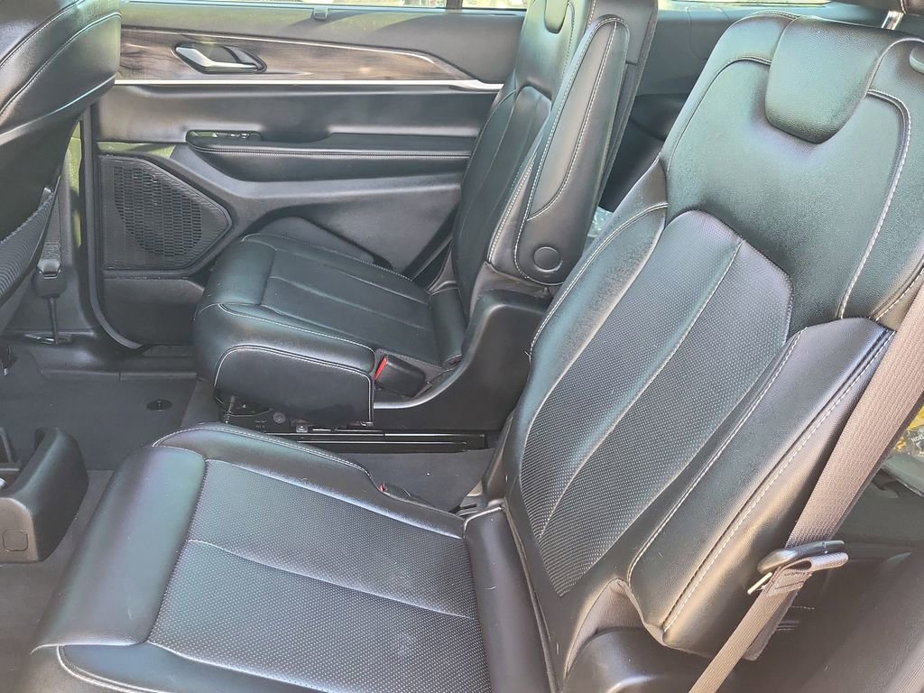 Used 2023 Jeep Grand Cherokee L Limited w/ Luxury Tech Group II image 12