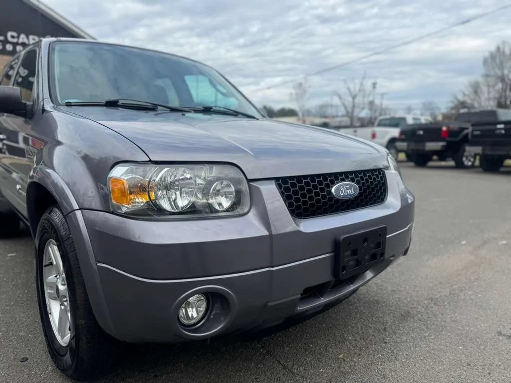 Used 2007 Ford Escape 4WD Hybrid image 1