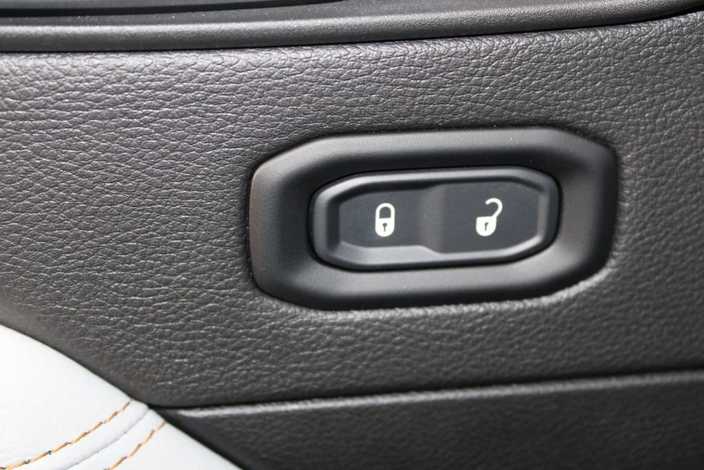 Used 2023 Jeep Wrangler Altitude image 20