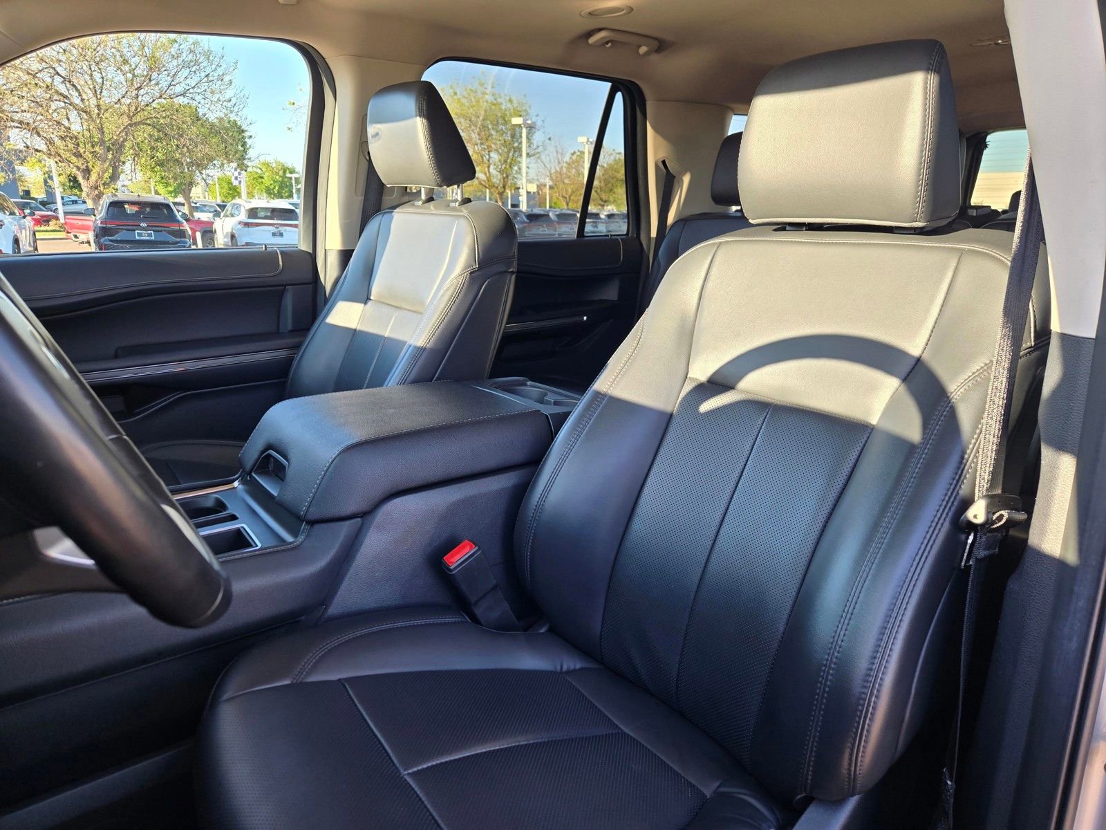 Used 2024 Ford Expedition Max XLT image 15