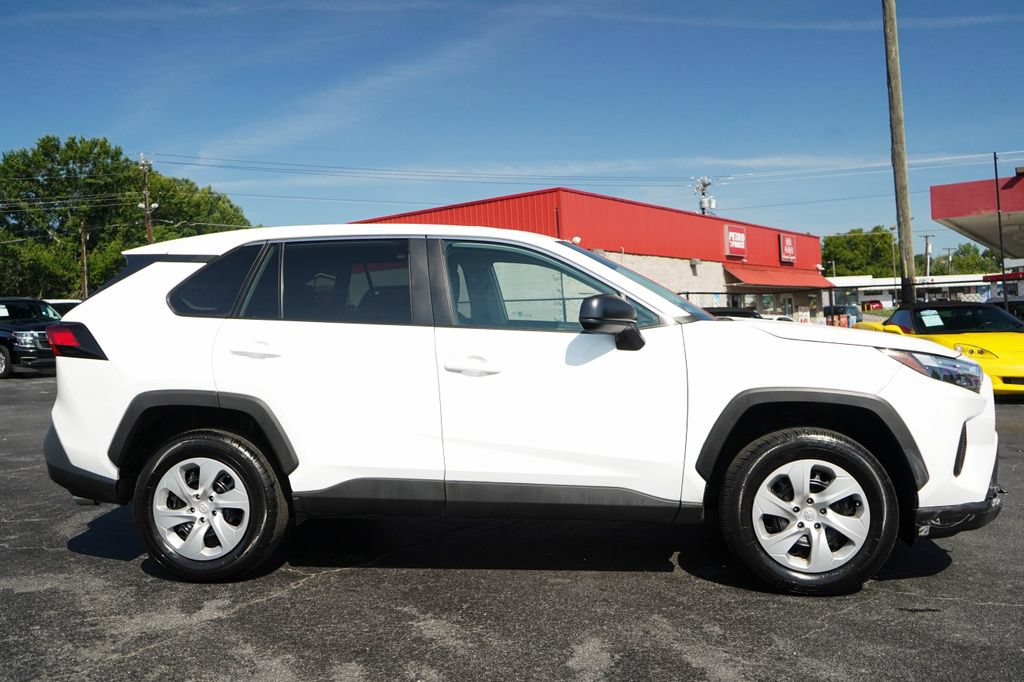 Used 2023 Toyota RAV4 LE FWD video 2