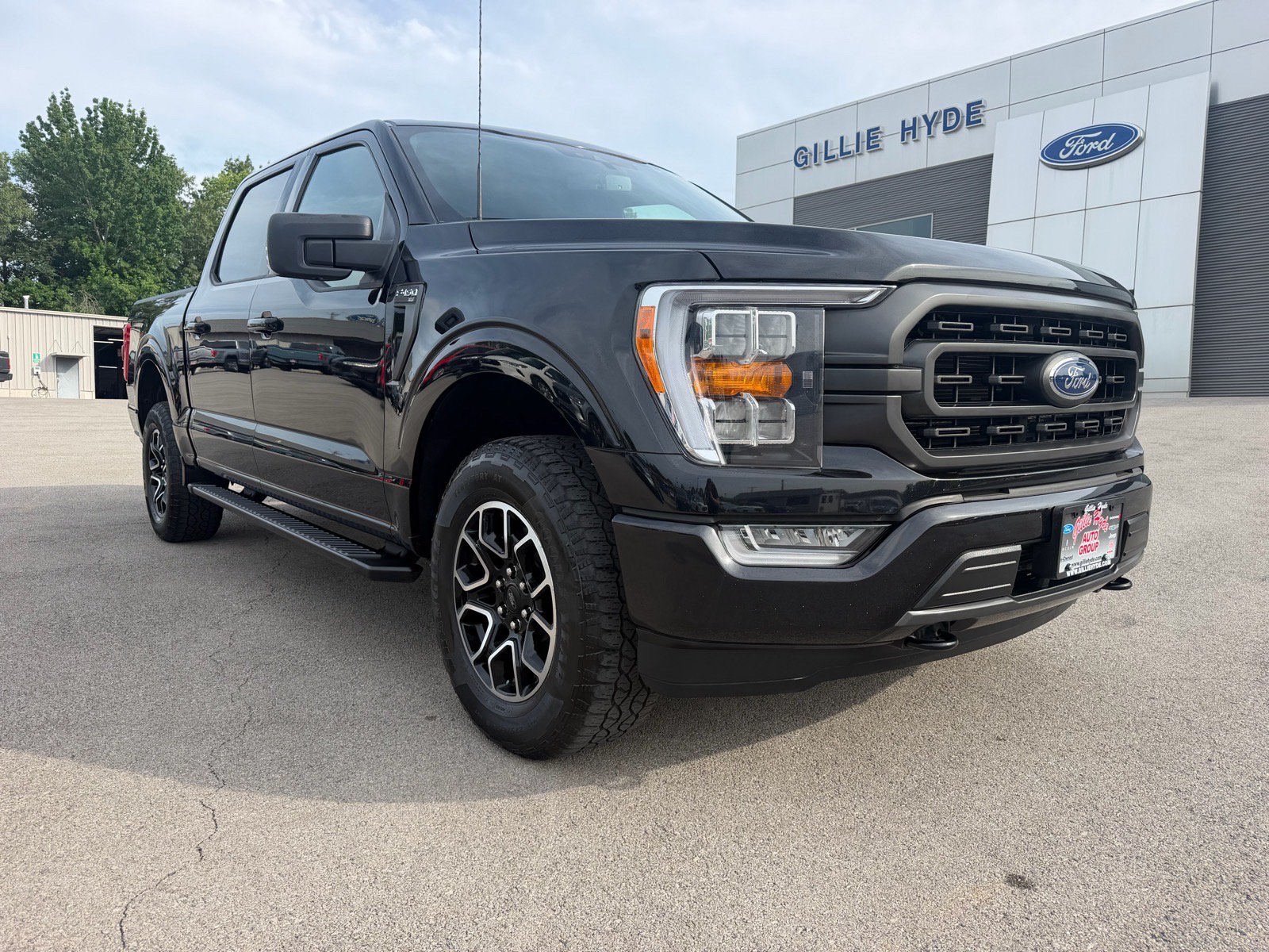 Used 2022 Ford F150 XLT w/ Equipment Group 302A High AWD/4WD image 4