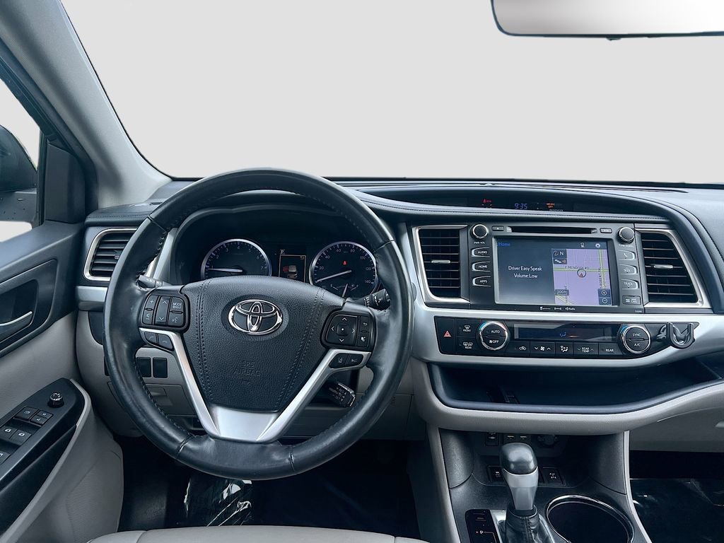 Used 2019 Toyota Highlander XLE AWD/4WD image 25