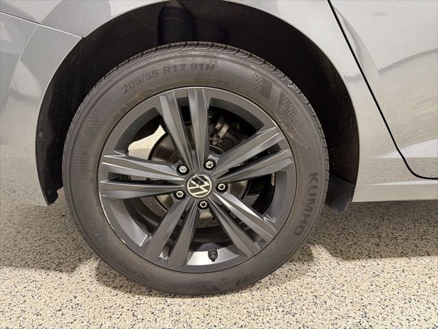 Used 2023 Volkswagen Jetta SE w/ Panoramic Sunroof Package image 35