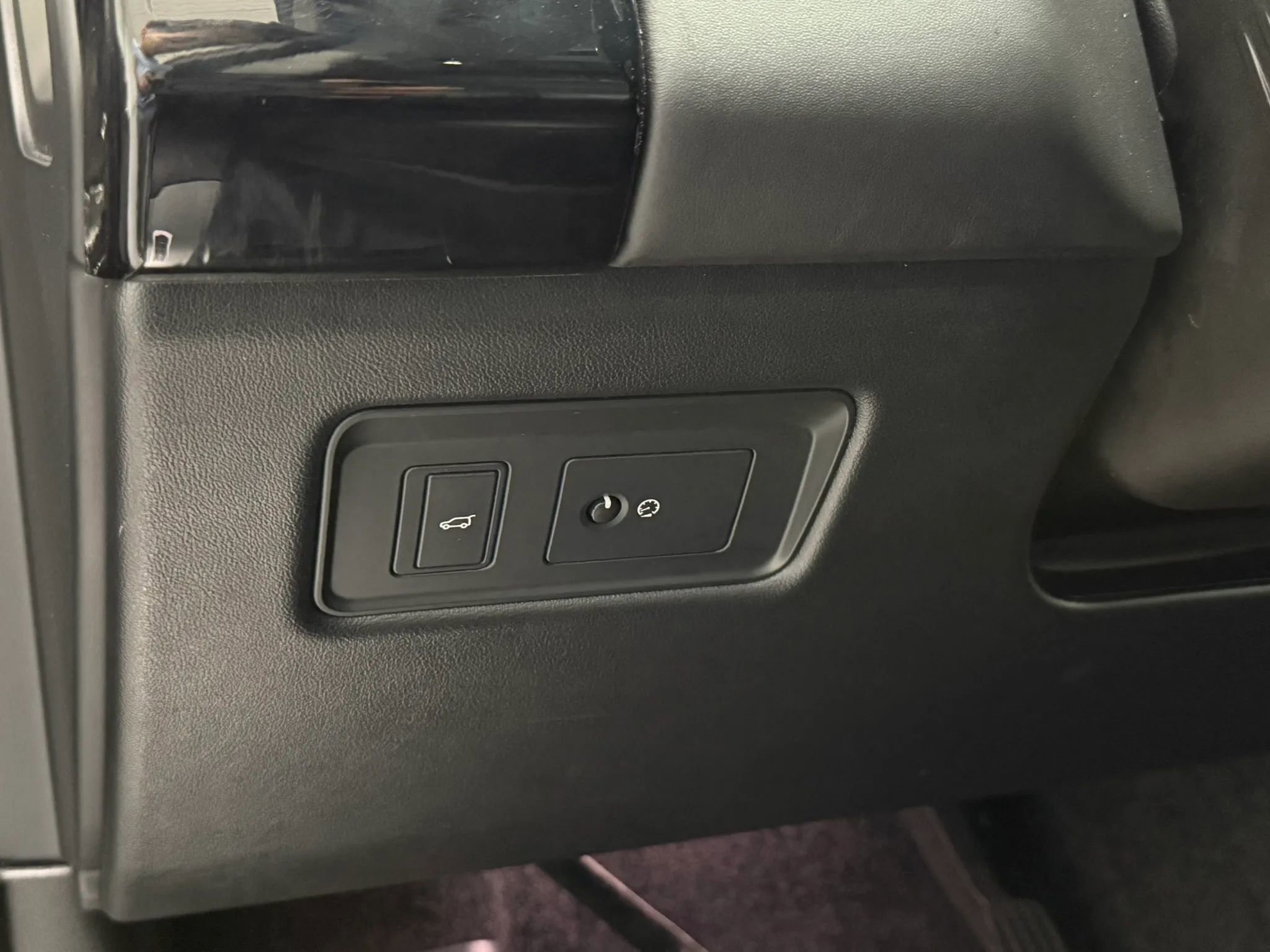 Used 2018 Land Rover Range Rover Supercharged image 25