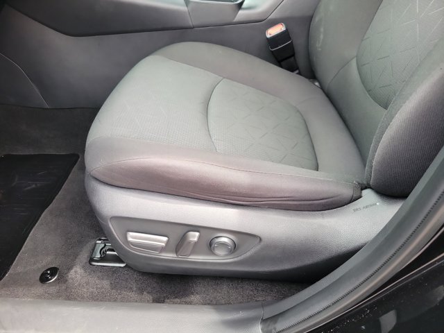 Used 2024 Toyota RAV4 XLE AWD/4WD image 6