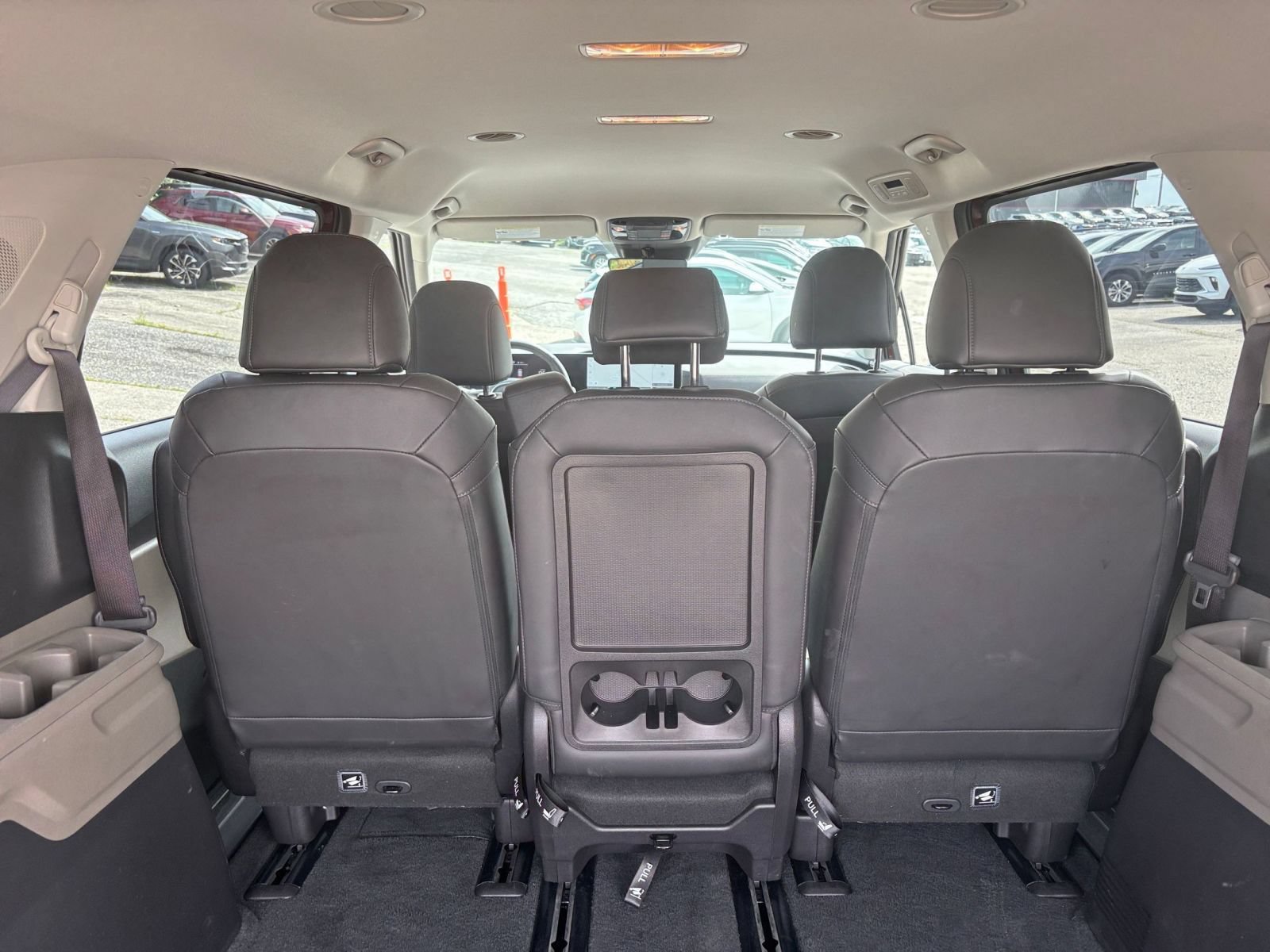 Used 2026 Kia Carnival FWD image 25