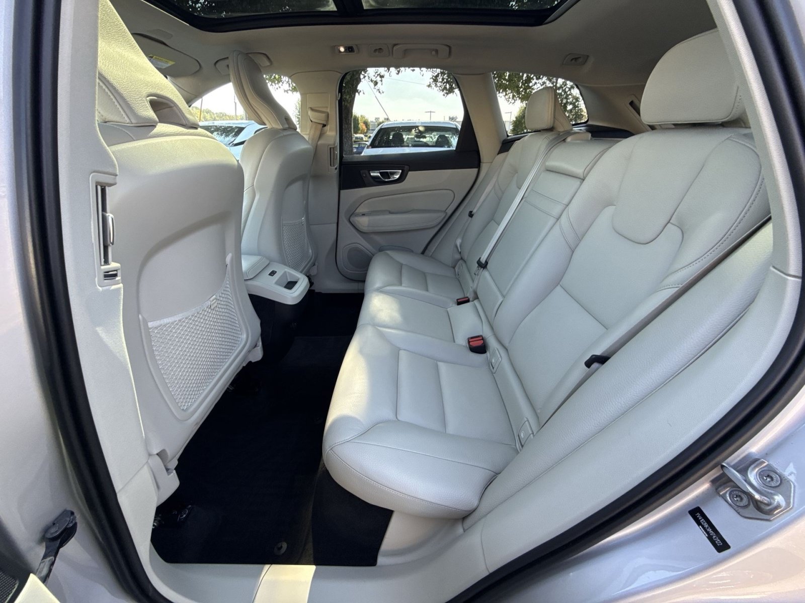 Used 2021 Volvo XC60 T5 Momentum w/ Climate Package AWD/4WD image 25
