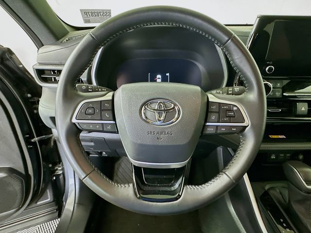 Certified 2025 Toyota Highlander XSE image 13
