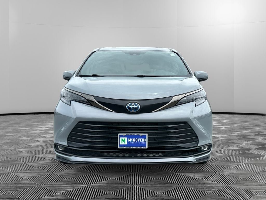 Used 2023 Toyota Sienna XLE Woodland Edition AWD/4WD image 7