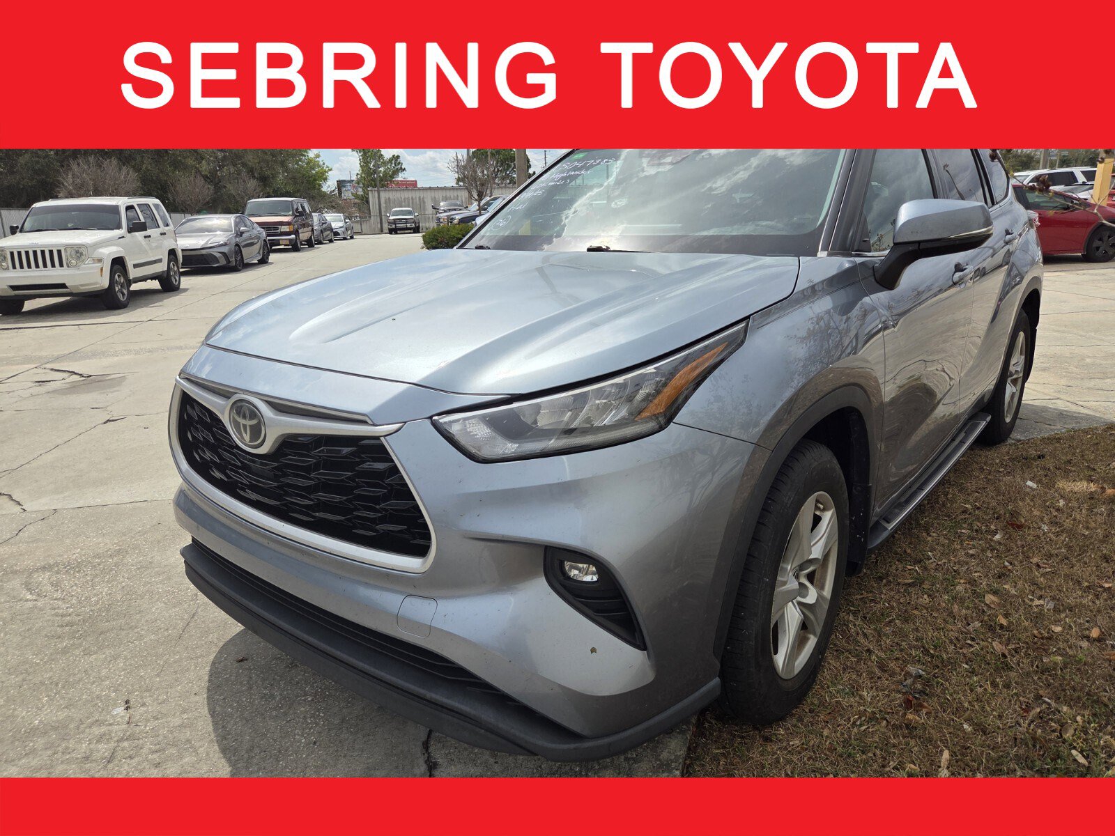 Used 2020 Toyota Highlander LE image 1