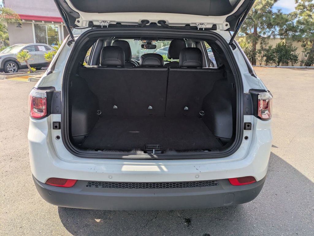 Used 2025 Jeep Compass Limited image 30