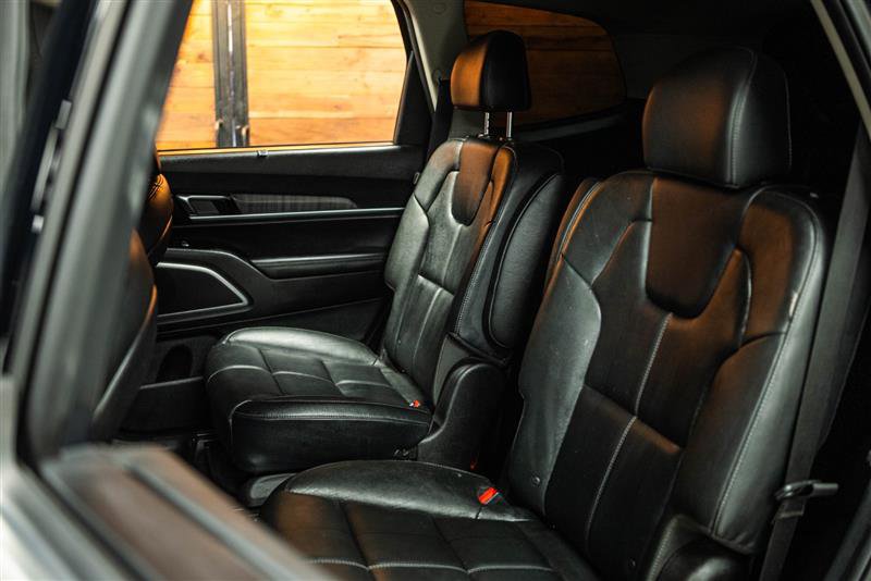 Used 2024 Kia Telluride EX w/ EX Captain's Chair Package image 11