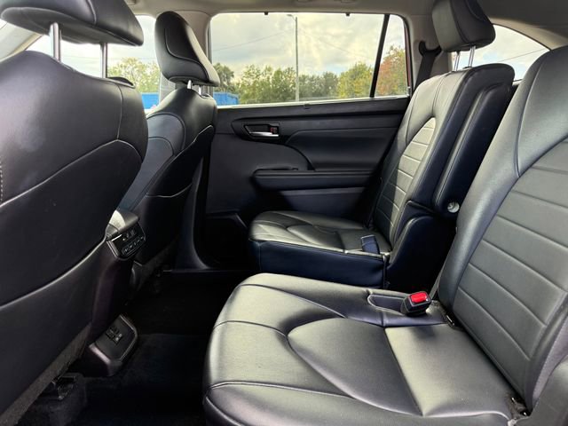 Used 2022 Toyota Highlander XLE image 38