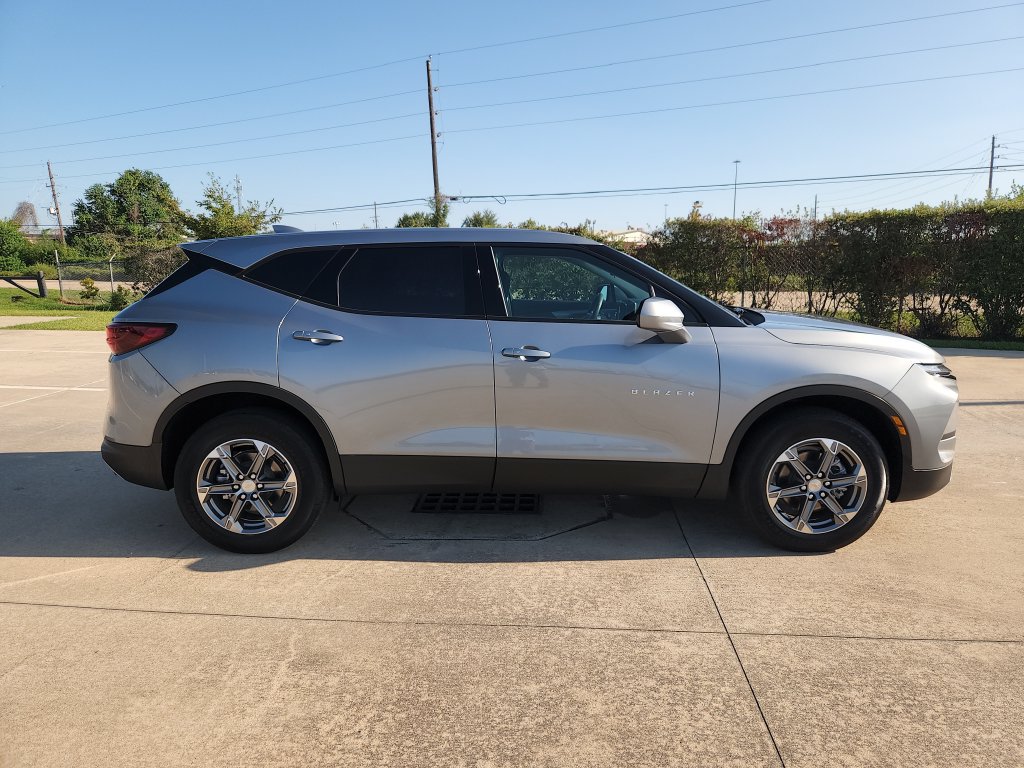 Used 2026 Chevrolet Blazer LT FWD image 4