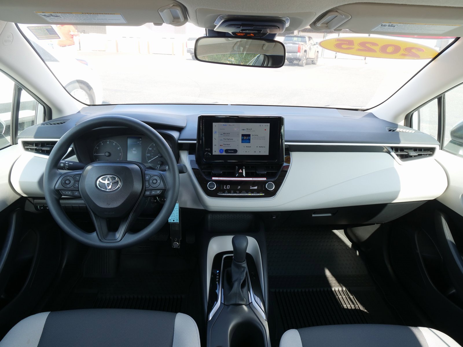 Used 2025 Toyota Corolla LE image 18