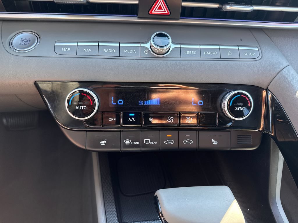 Certified 2024 Hyundai Elantra SEL w/ Convenience Package FWD image 30