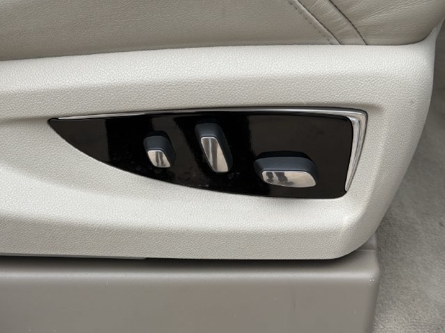 Used 2018 Cadillac Escalade Luxury AWD/4WD image 26