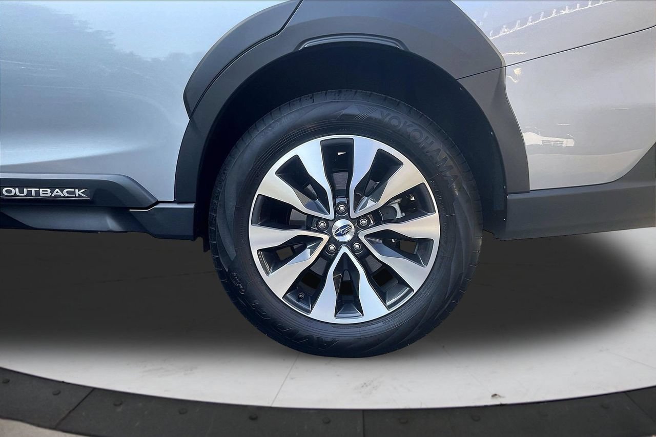 Used 2025 Subaru Outback Limited AWD/4WD image 37
