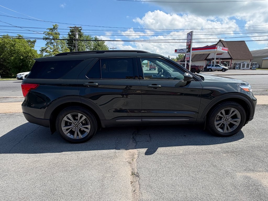 Used 2022 Ford Explorer XLT w/ Equipment Group 202A AWD/4WD image 8