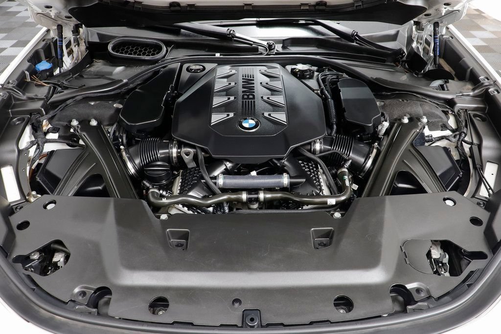 Used 2023 BMW 760i xDrive AWD/4WD image 26