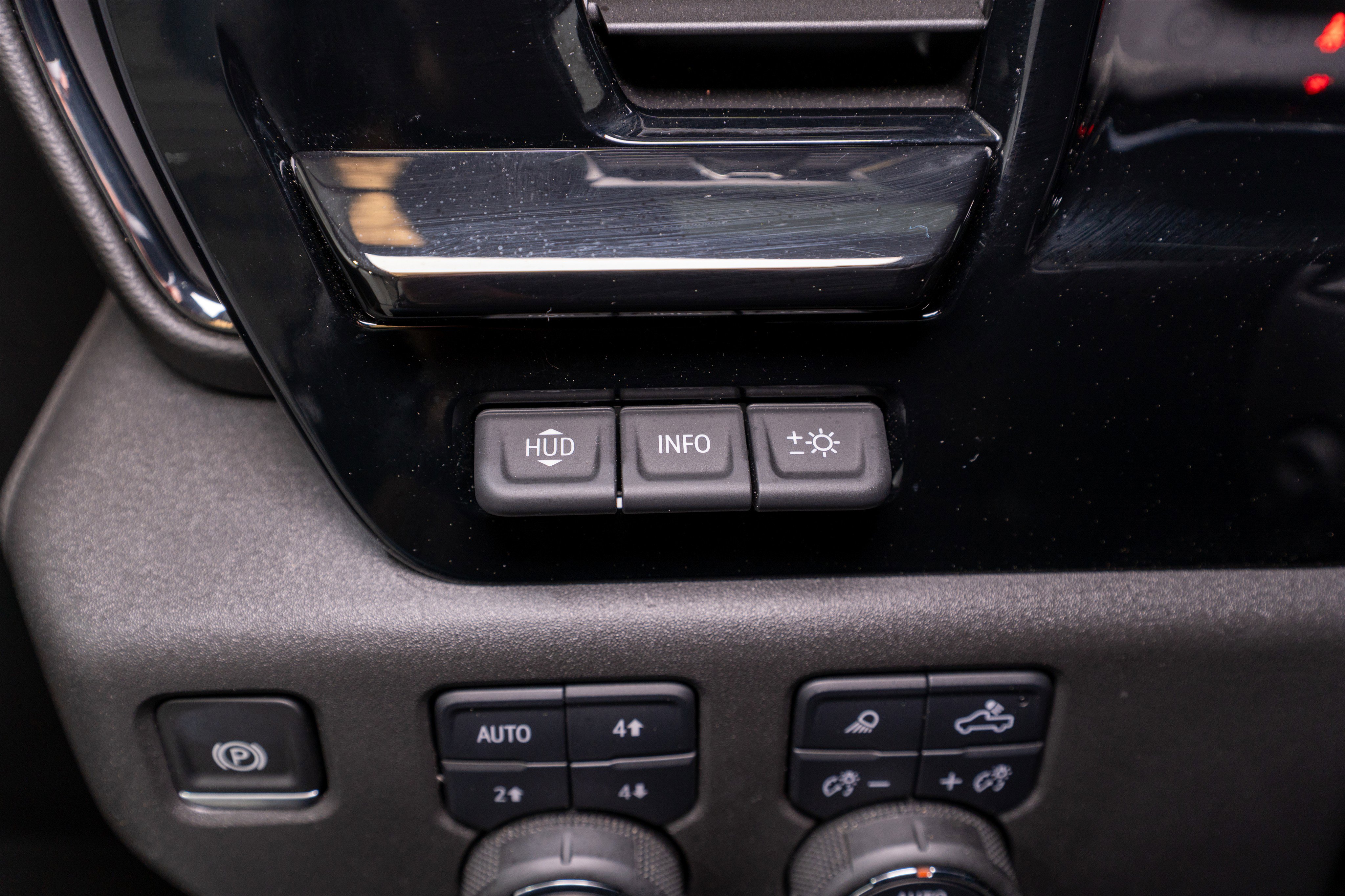 Used 2025 Chevrolet Silverado 1500 ZR2 w/ Technology Package AWD/4WD image 34