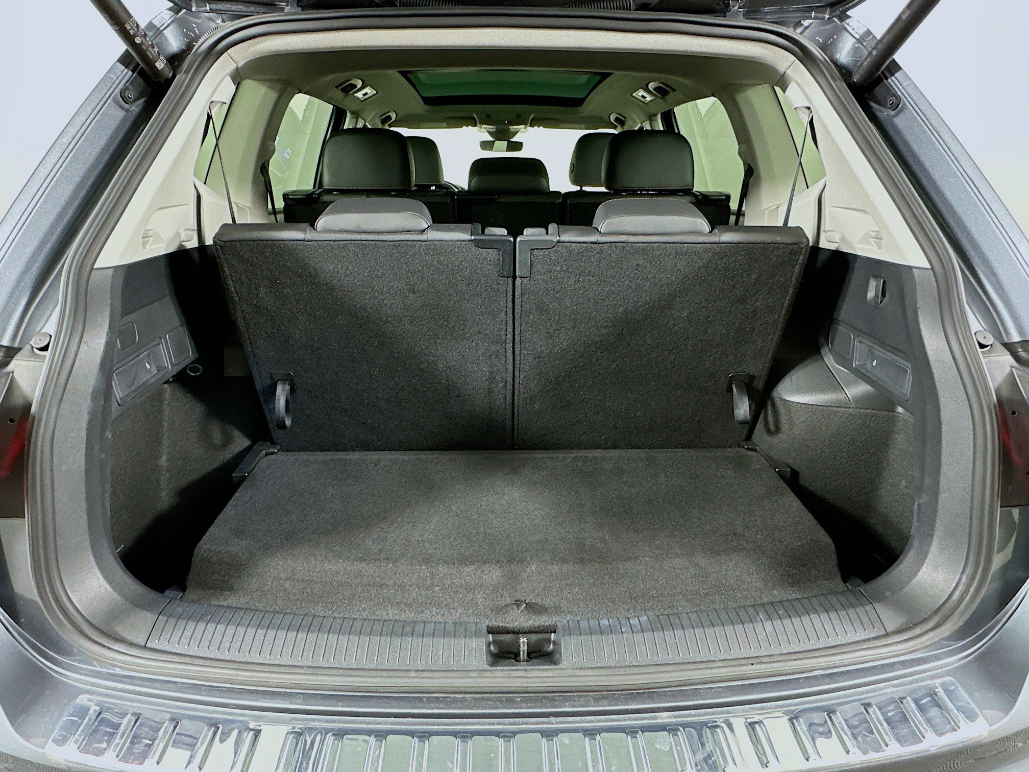 Used 2024 Volkswagen Tiguan Wolfsburg Edition image 29