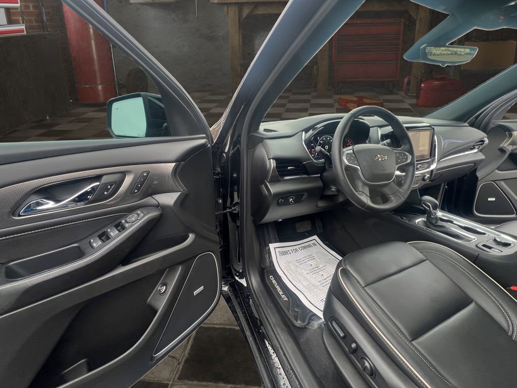 Certified 2023 Chevrolet Traverse Premier FWD image 16