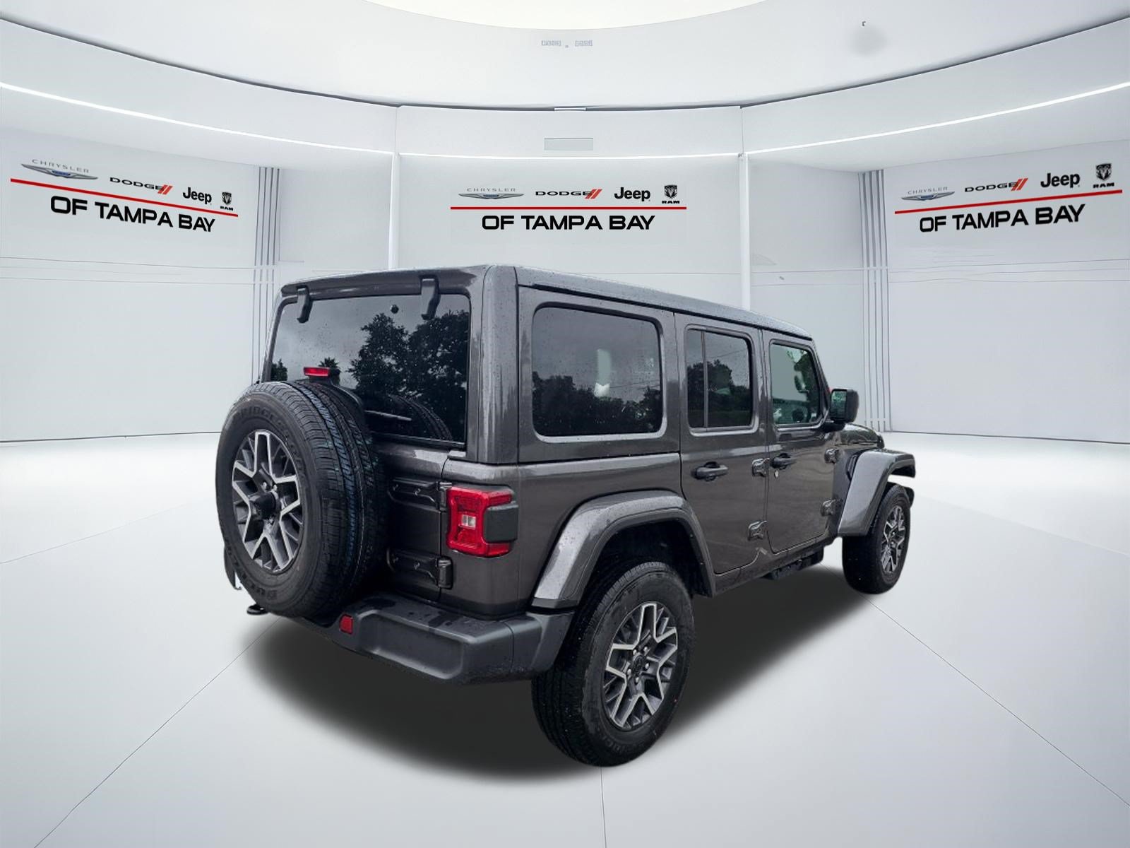 Used 2026 Jeep Wrangler Unlimited Sahara AWD/4WD image 6