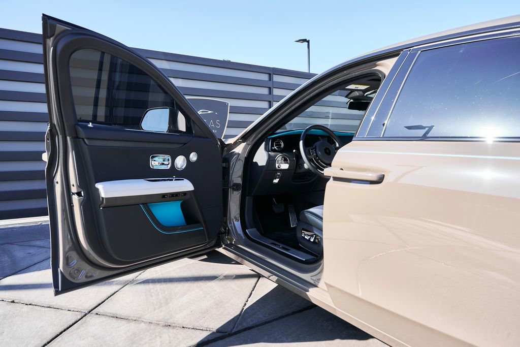 Used 2025 Rolls-Royce Ghost AWD/4WD image 35