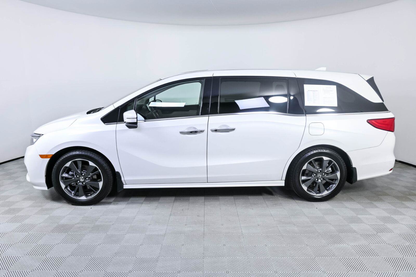 Used 2022 Honda Odyssey Elite image 2