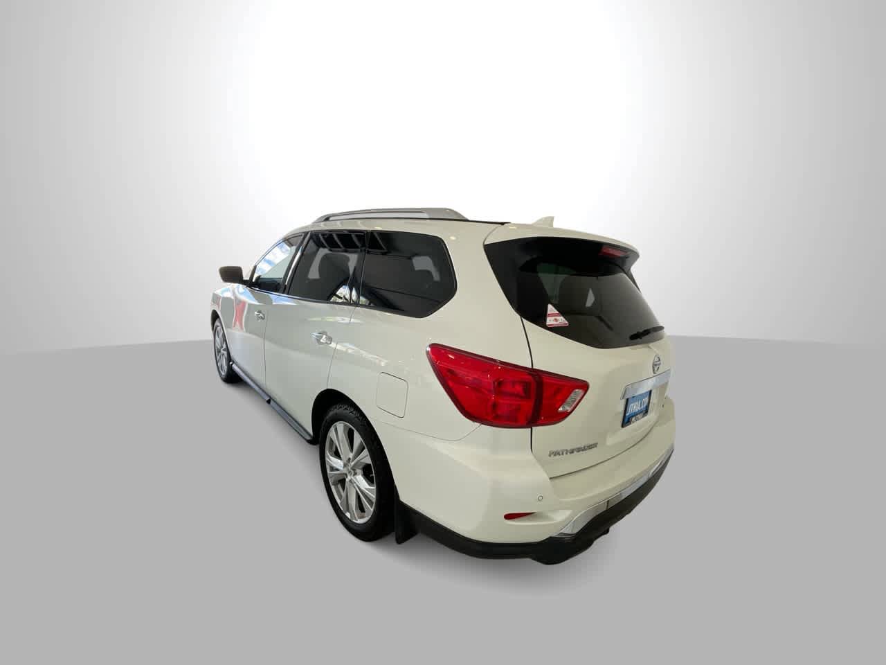 Used 2019 Nissan Pathfinder SL w/ SL Premium Package AWD/4WD image 6