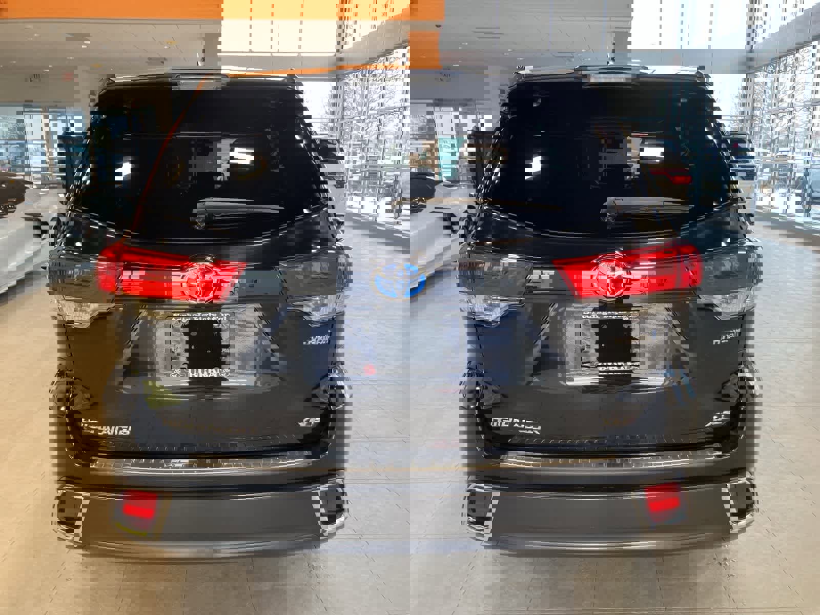 Used 2019 Toyota Highlander XLE image 6