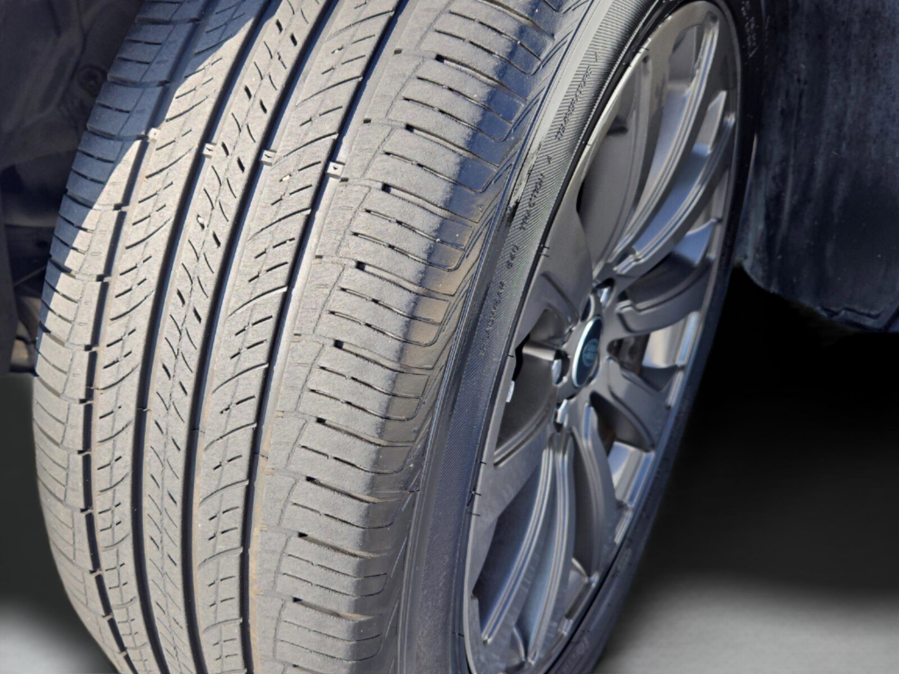 Used 2019 Land Rover Range Rover Velar R-Dynamic SE image 30