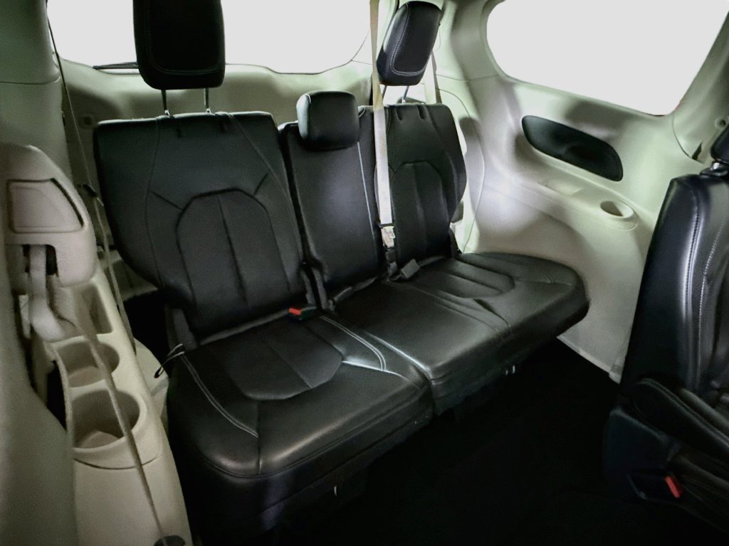 Used 2024 Chrysler Pacifica Touring-L FWD image 31