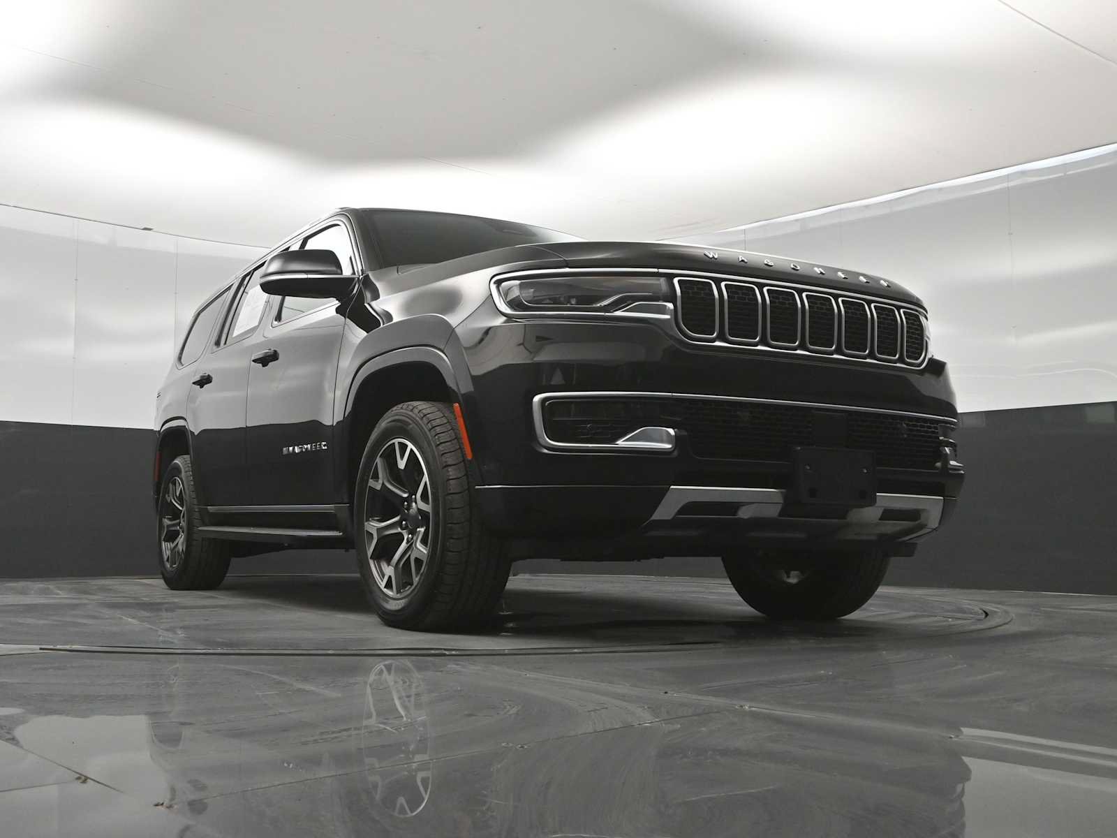 Used 2024 Jeep Wagoneer Series III AWD/4WD image 32