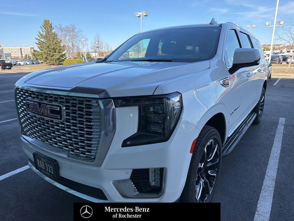 Used 2022 GMC Yukon XL Denali image 1
